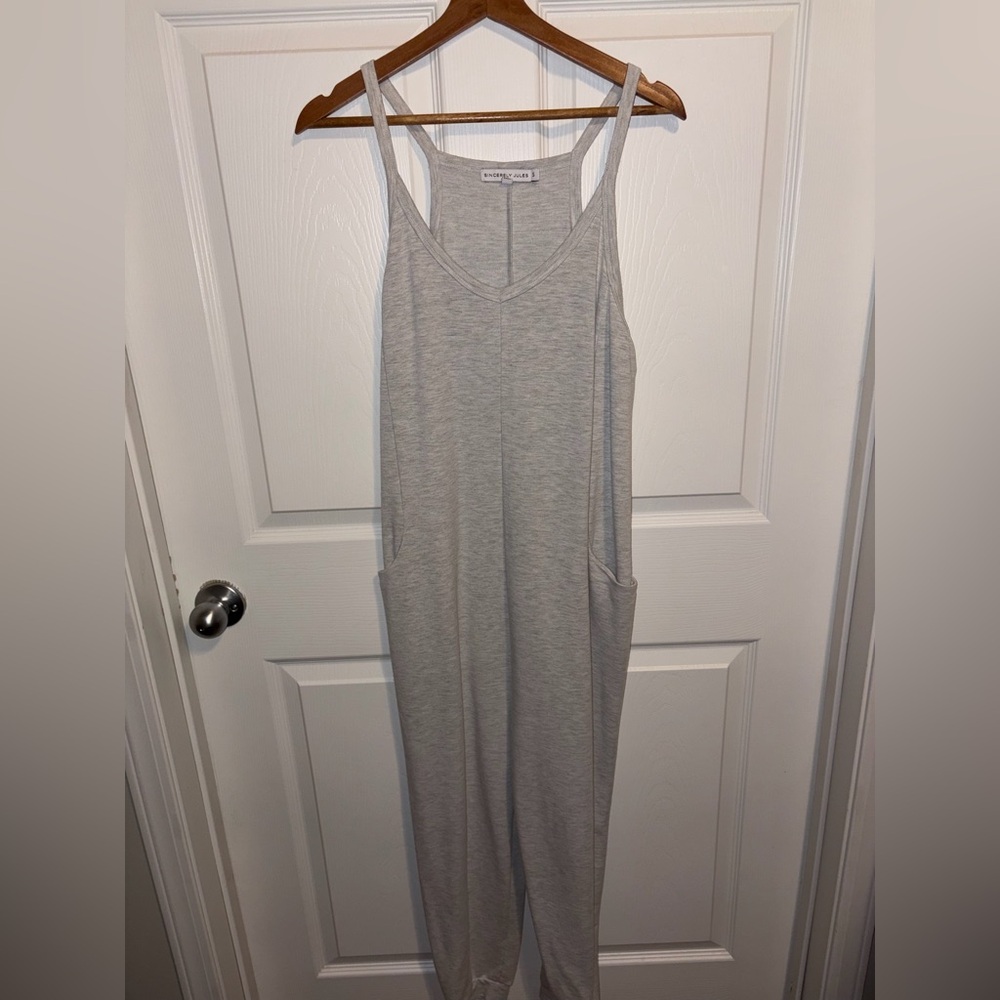 Gray Sleeveless jumpsuit